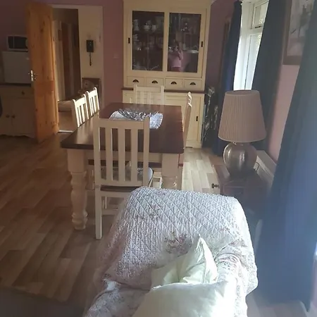 Hollybanks Homestay *